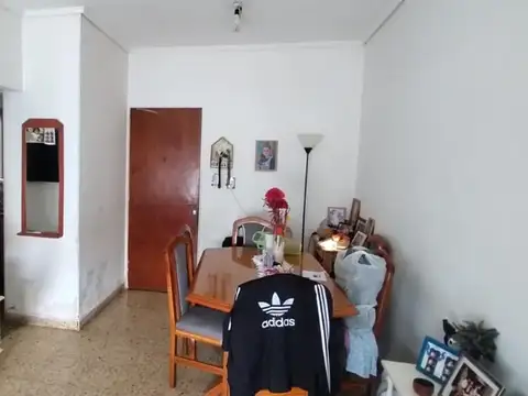 DEPTO 3 AMB. AL FRENTE C/ BALCON CORRIDO, PTIO - 1° P P/ ESC