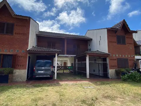 DUPLEX TRES AMBIENTES CON JARDIN Y COCHERA - IDEAL VIVIENDA PERMANENTE