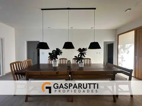Casa en Venta con 4 cocheras