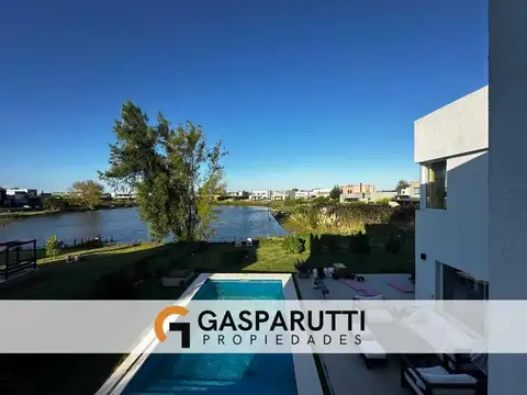 Casa en venta en El Canton A la Laguna