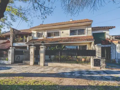 Chalet  5 Amb en Venta