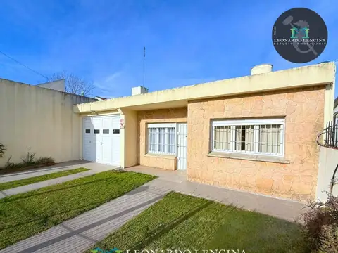 CASA 3AMB. CON QUINCHO - COCHERA Y PARQUE - ESPACIO DE LOSA