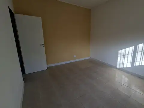 Depto Tipo Casa en Alquiler en Chilavert, $ 700.000