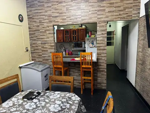 Casa 4 ambientes con 2 baños