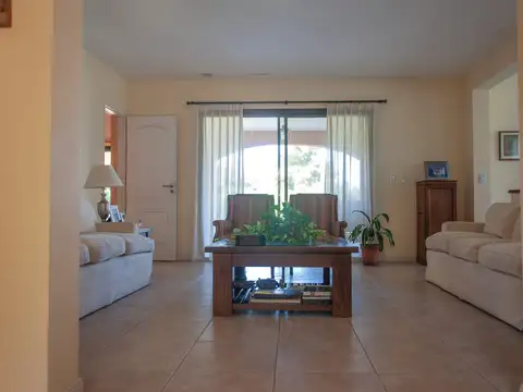 Casa 6 ambientes con 3 baños
