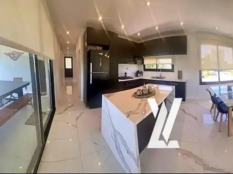 Casa en Venta con 4 cocheras
