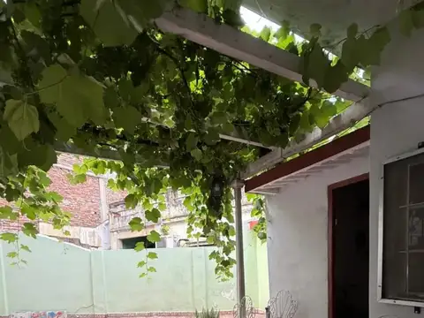 ALQUILER – CASA 3 AMBIENTES AL FONDO – 149 M2