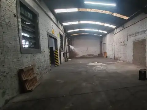 Galpon en Alquiler 68  mts Fondo