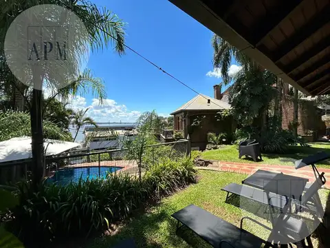 Casa en Venta con 2 cocheras