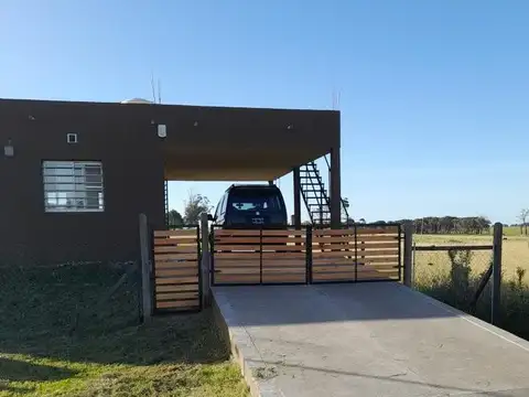 Casa en venta - 2 Dormitorios 1 Baño 1 Cochera - 450Mts2 - Barrio Chapadmalal