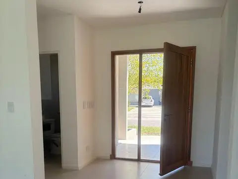 Casa en Venta en El Cantón - Barrio Golf, USD 280.000