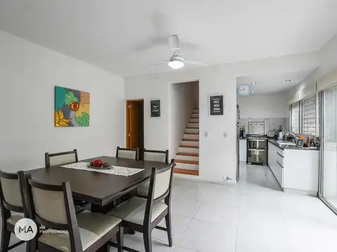 Casa 5 ambientes con 3 baños