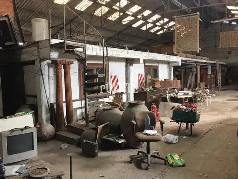 Depósito con salida a 2 calles en Luis Guillón, Esteban Echeverría, Zona Sur del GBA