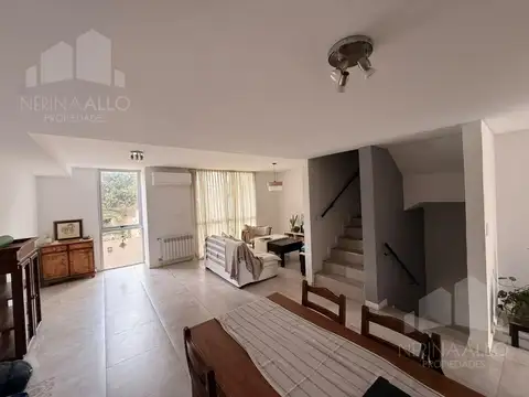 Depto Tipo Casa en Alquiler con 2 cocheras