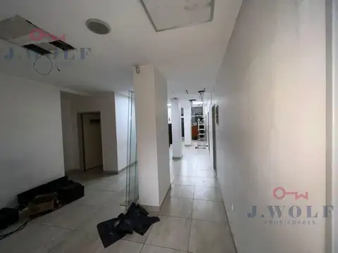 Excelente Local en 2 Plantas 170 m2 total - a Metro de Peatonal Belgrano