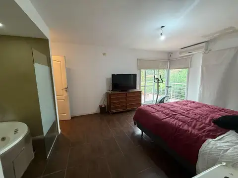 Casa 6 ambientes con 4 baños