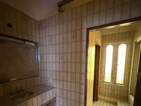 Casa 6 ambientes con 2 baños