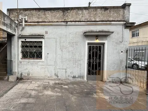 Casa 3 Ambientes a Reciclar - Villa Sarmiento