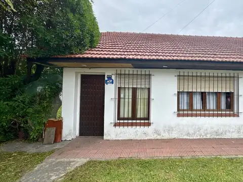 Venta  casa 4 ambientes gran jardin El Progreso