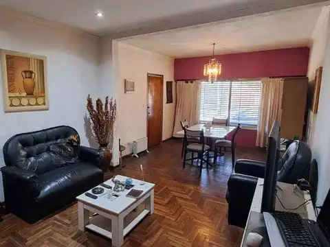 VENTA CASA COCHERA PATIO Y DEPARTAMENTO AVELLANEDA