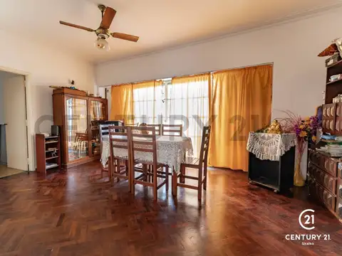 VENTA DEPARTAMENTO TRES DORMITORIOS CON BALCÓN CENTRO