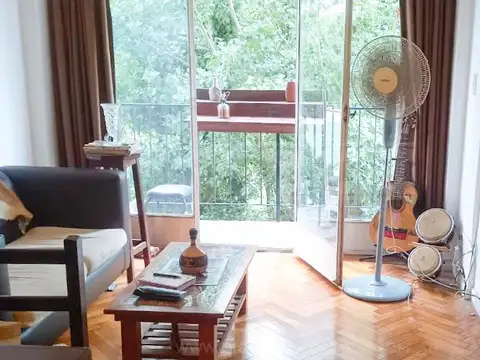 Wineberg al 2700 entre Juan Bautista Alberdi y Roque Saenz Peña