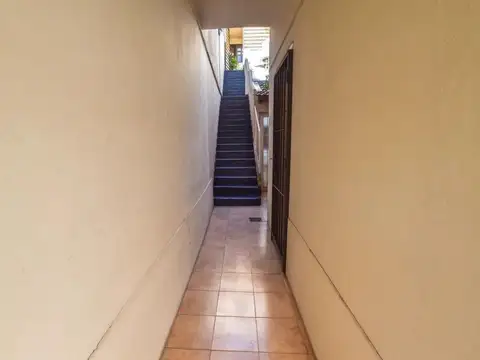 Casa 6 ambientes con 1 baño