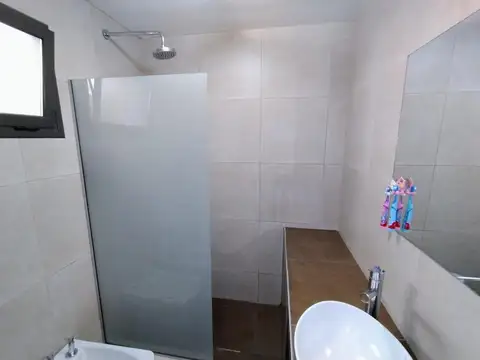 Casa 3 ambientes con 1 baño