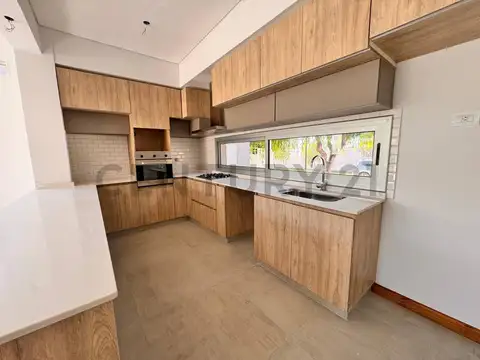 CASA EN VENTA EN BARRIO PRIVADO VIEYTES I