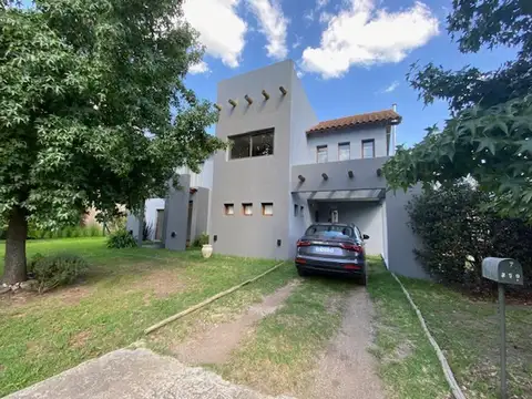 Excelente casa en alquiler de 5 ambientes en Pilar del Este