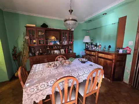 Casa 4 ambientes con 2 baños