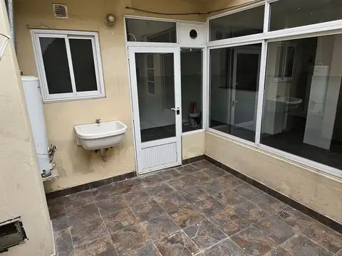 Depto Tipo Casa en Alquiler de 1 dormitorio