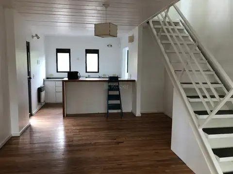 Duplex con parrilla, cochera, jardín y pileta 4100