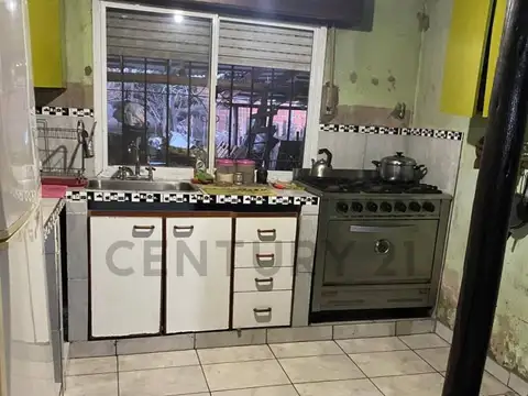 Casa 5 ambientes con 2 baños