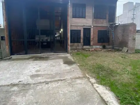 CASA DESARROLLADA EN DOS PLANTAS