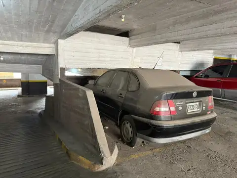 Venta de cochera fija y cubierta en retiro