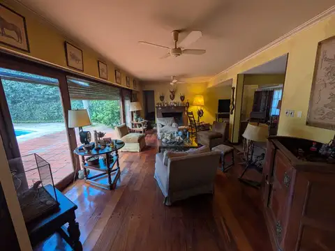 Casa 10 ambientes con 3 baños