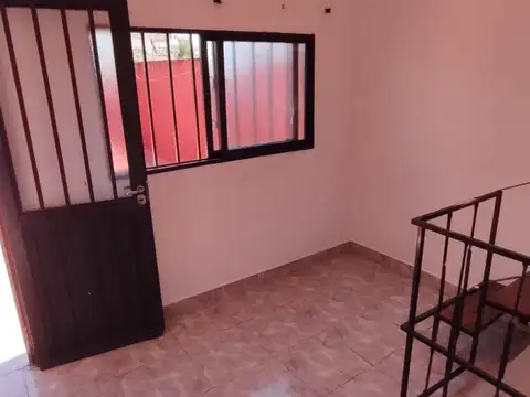 Ph De Tres Ambientes En Venta  - Oportunidad - Caseros