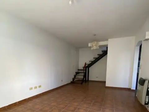 Depto Tipo Casa en Alquiler de 3 ambientes