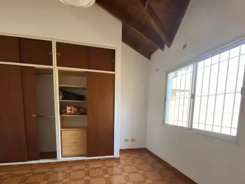 Depto Tipo Casa en Alquiler con 1 cocheras