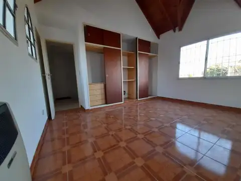 Depto Tipo Casa 3 ambientes con 2 baños