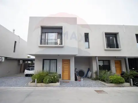 VENTA DE CASA EN BARRA DE CARRASCO 3D, 3B, COCHERA