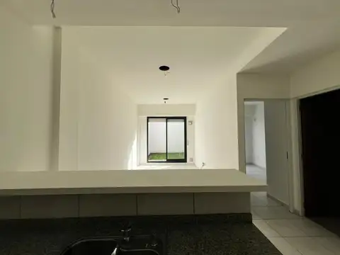 Alquiler departamento Rosario Planta baja Con Patio a mts de Av San Martín Sur