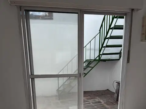 Hermoso PH de 2 a 3 Ambientes con Terraza, Quincho y Patio en Vicente López - ¡Reciclado a Nuevo y Apto Crédito
