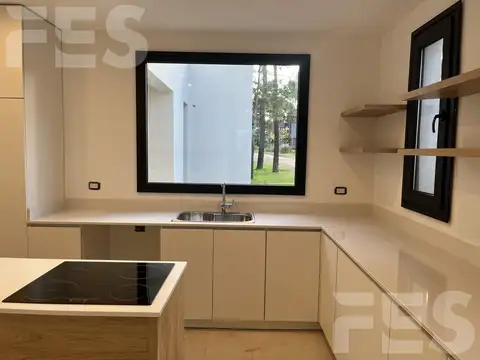 Casa en Venta en Pinamar, USD 385.000