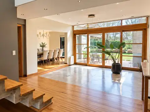 Casa 6 ambientes con 5 baños