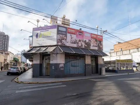Gran inmueble con 2 locales comerciales y vivienda