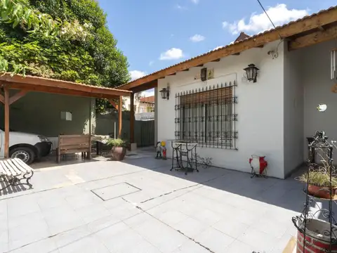 VTA CASA 3 AMB EN MORENO CON PARQUE Y PILETA