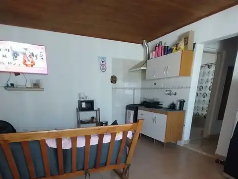 CASA + 2 DEPARTAMENTOS OPCION LOCAL COMERCIAL