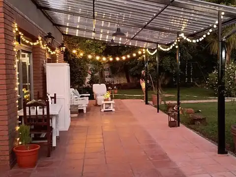 Casa 7 ambientes con 4 baños